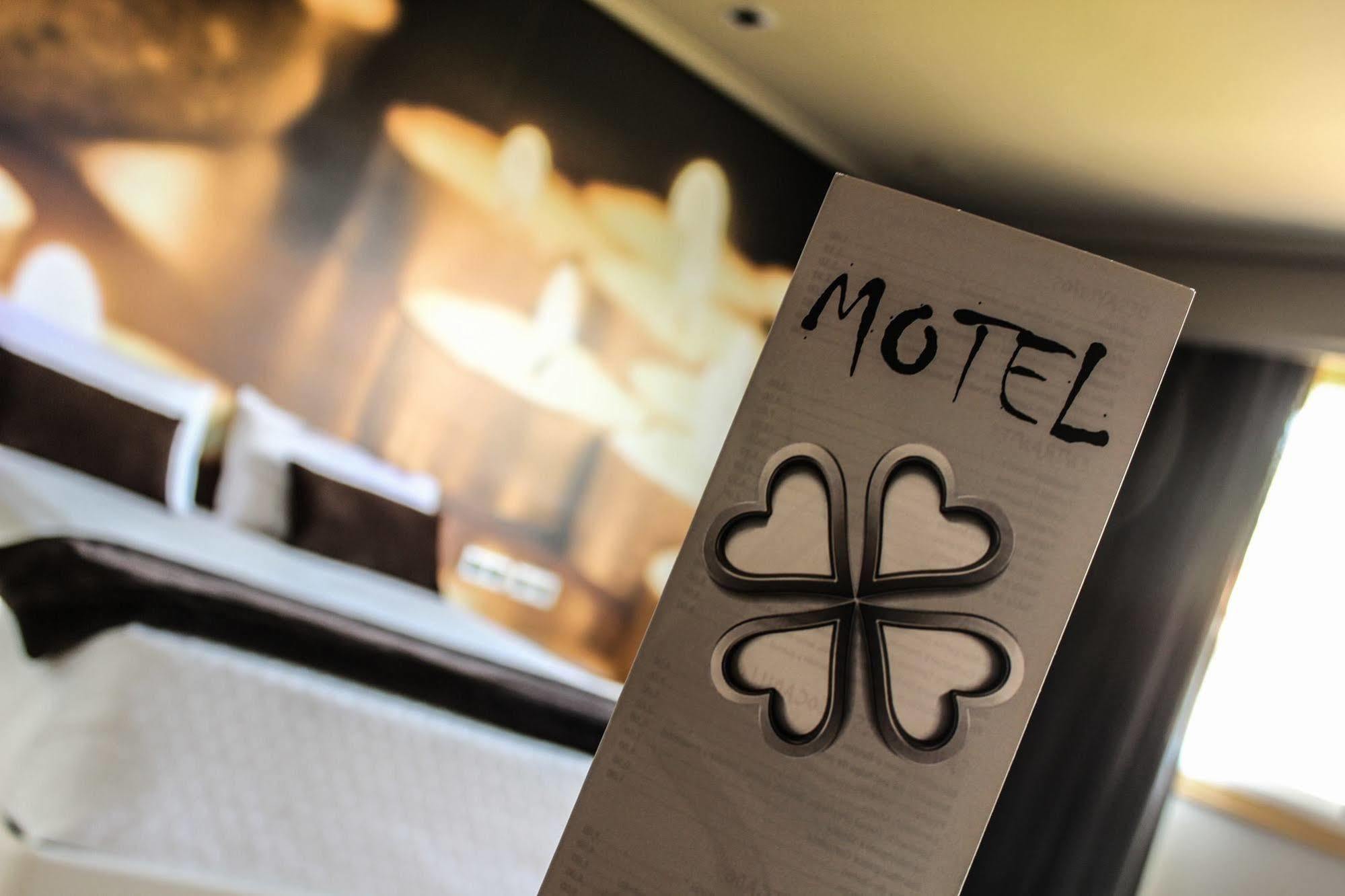 Motel Trebol Tui Εξωτερικό φωτογραφία